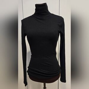 🐢Black Long Sleeve Turtleneck XS